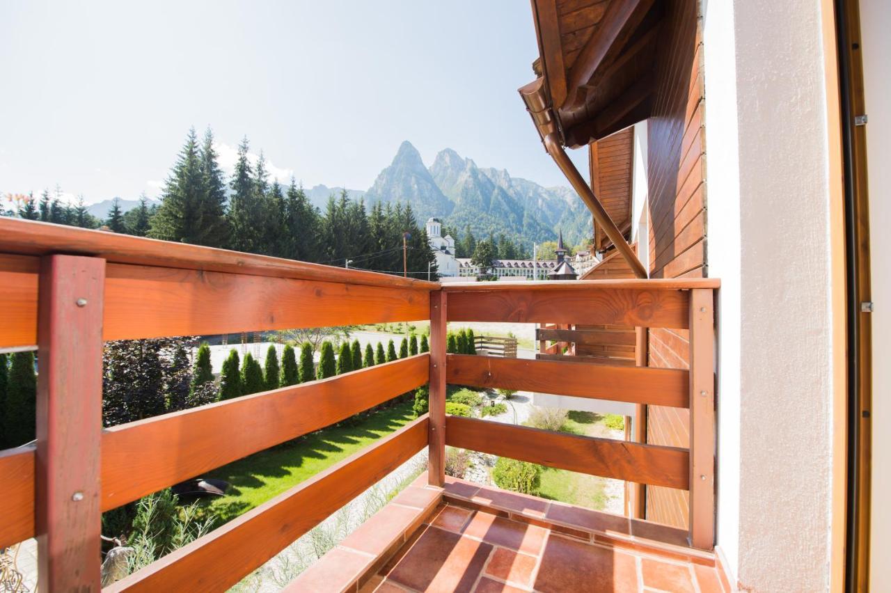 Villa-Chalet Ermitage Buşteni Exteriör bild