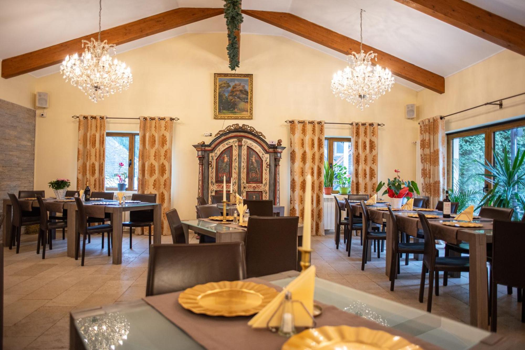 Villa-Chalet Ermitage Buşteni Exteriör bild